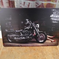 Мотор мацка еротика метална табела гараж Харлей мотоциклет  , снимка 1 - Рекламни табели - 41570102