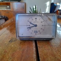 Стар електрически часовник Junkhans, снимка 1 - Антикварни и старинни предмети - 44290352