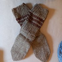 Ръчно плетени мъжки чорапи от вълна размер 42, снимка 2 - Мъжки чорапи - 41771110