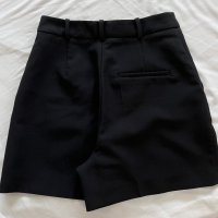 Дамски бермуди Zara, снимка 2 - Къси панталони и бермуди - 41362975