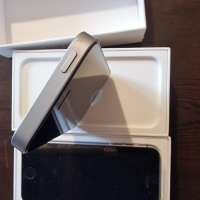 Продавам Айфон SE два броя чисто нови., снимка 2 - Apple iPhone - 44739646