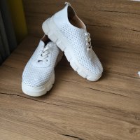 Бели летни обувки с перфорация , снимка 2 - Дамски ежедневни обувки - 40912412