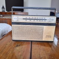 Старо радио,радиоприемник Алпинист 405, снимка 1 - Антикварни и старинни предмети - 41876344