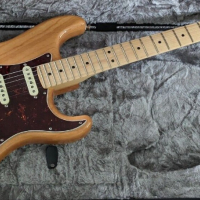 Fender American Pro Stratocaster, снимка 1 - Китари - 44733956