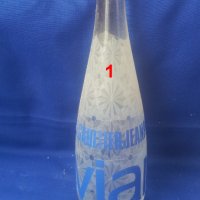 Две стъклени бутилки френска минерална вода Евиан  EVIAN за колекция на поне 24 години, снимка 2 - Колекции - 40742652