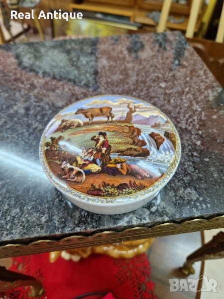 Уникална антикварна колекционерска английска порцеланова кутийка за бижута COALPORT , снимка 1