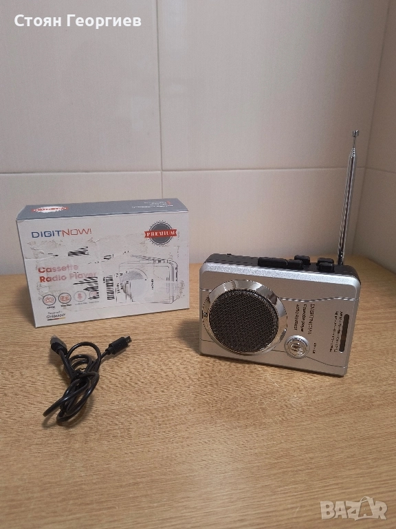 Чисто нов Преносим касетофонен AM/FM радиоплейър с вграден високоговорител, снимка 1