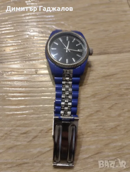 Елегантен мъжки часовник със син корпус и метална верижка, снимка 1