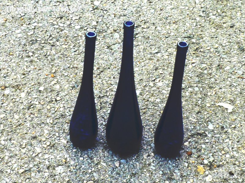 Лот от три старинни бутилки от кралско синьо/кобалтово/ стъкло , снимка 1