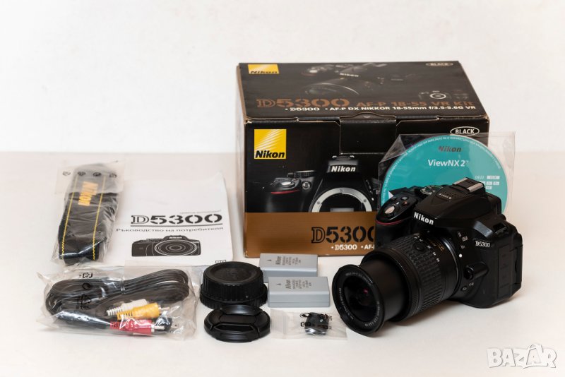 Фотоапарат Nikon D5300 с обектив AF-P 18-55 VR и аксесоари, снимка 1