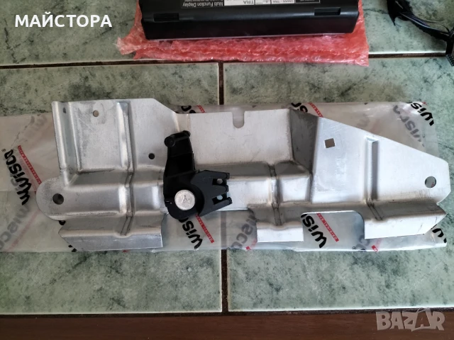 VW Bora седан - механизъм за  багажника, снимка 2 - Части - 50946785