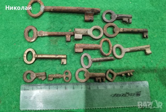 Лот стари бронзови и железни ключове, снимка 7 - Антикварни и старинни предмети - 44405655
