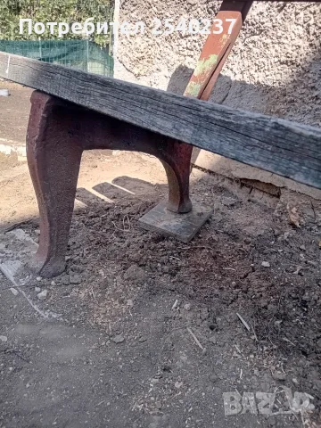 Продавам чугунени крака за пейка