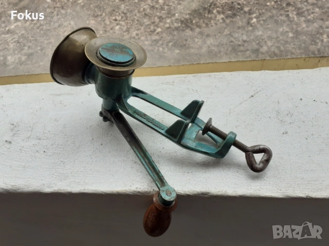 Стара колекционерска мелничка за подправки, снимка 2 - Антикварни и старинни предмети - 53443679