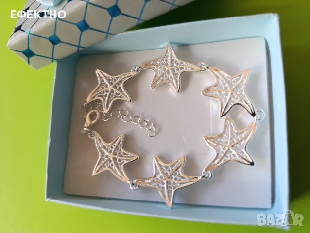 Нова, масивна сребърна гривна, с морски звезди, в подаръчна кутия.