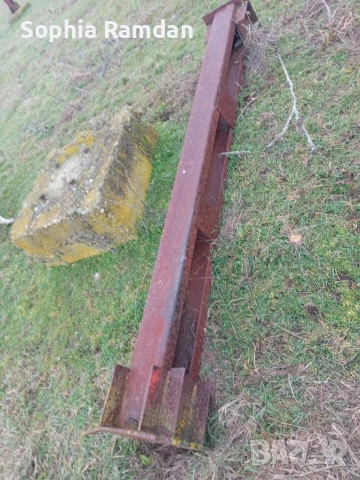 Метален стълб