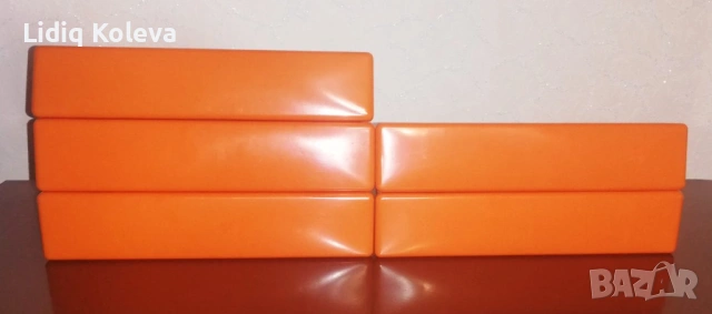 Оранжеви шкафчета за баня