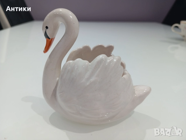 Порцеланов стар лебед