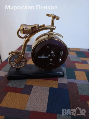 Часовник , снимка 2 - Антикварни и старинни предмети - 53079291