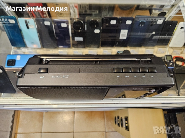 Радио Grundig Music Boy 170 В отлично техническо и визуално състояние., снимка 3 - Радиокасетофони, транзистори - 51094223