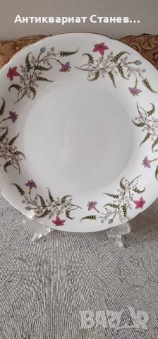 🌹Прелестна чиния Paragon с много цветя 

Чинията е от костен порцелан 

, снимка 4 - Чинии - 50143352