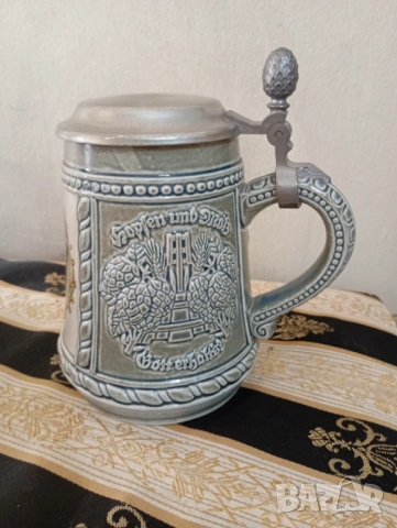 Стара халба за бира с капак