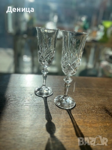 Елегантни кристални чаши за двама Височина-20 см Вместимост-180 мл Цена-15 евро
