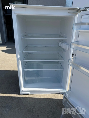 Малък хладилник за вграждане Bosch , снимка 4 - Хладилници - 53743980