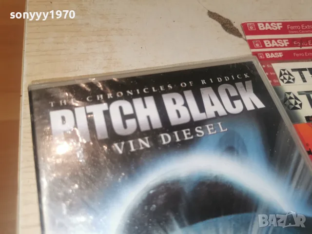 PITCH BLACK NEW DVD 2608261206L1, снимка 2 - DVD филми - 55814989