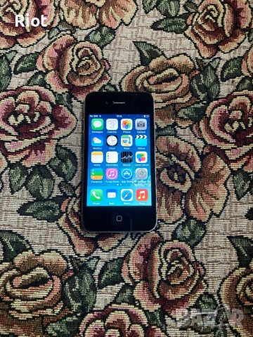 Продавам iPhone 4