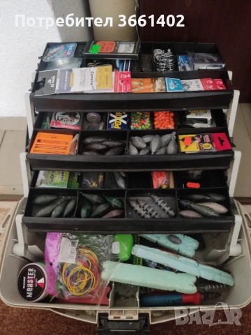 Комплект въдици макари сигнализатори живилник куфар , снимка 3 - Въдици - 53568107