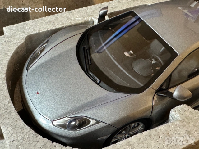 AUTOart McLaren MP4-12C, снимка 3 - Колекции - 53740130