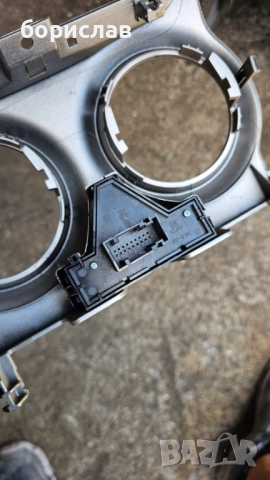 Средна конзола и бутон аварийни за Опел Корса д , снимка 3 - Части - 51646998