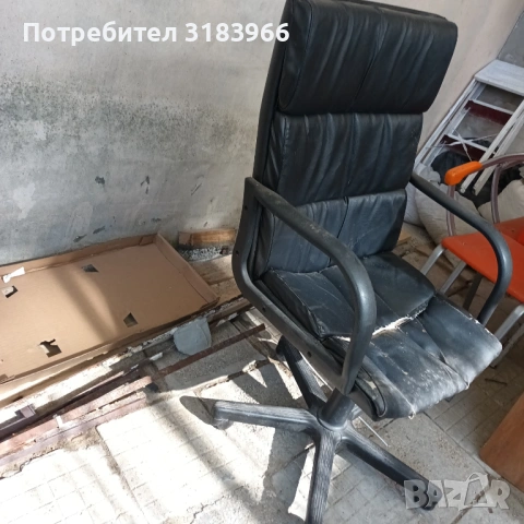 голям стол въртящ се на 5 колела