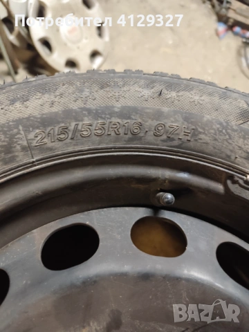 Зимни гуми с джанти 215/55R16, снимка 4 - Гуми и джанти - 53276896