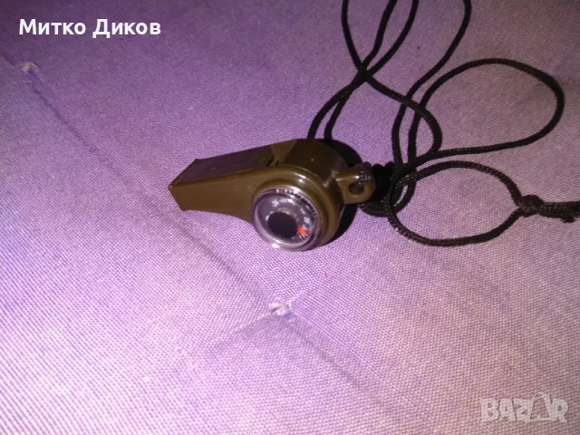 Свирка за оцеляване с термометър и компас нова, снимка 2 - Екипировка - 47308010
