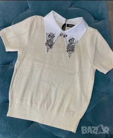 блуза с яка и камъни 