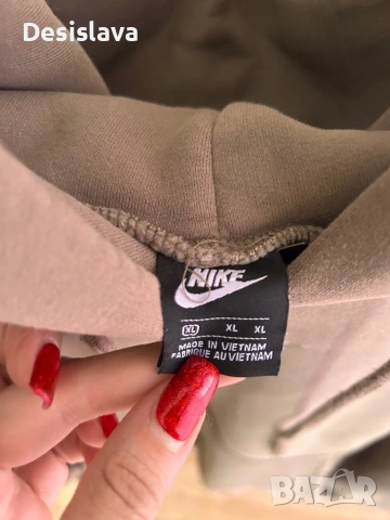 NIKE, снимка 2 - Суичъри - 53293579