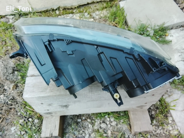 Десен фар за Dacia Duster  2017-2023г., снимка 5 - Части - 53789696