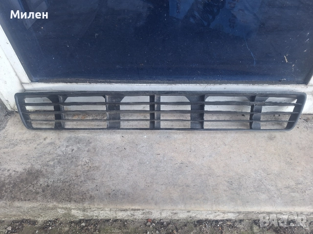 Въздухозаборна Решетка Във Предната Броня Audi A4 B5 1994-1998 Година 
