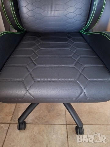 Razer Iskur Геймърски Стол, снимка 5 - Столове - 53634536