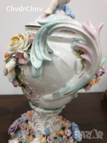 Sitzendorf фигурална ваза с капак 40см/стара Зицендорф порцеланова урна с цветя и ангелче-херувим, снимка 4 - Антикварни и старинни предмети - 52725444
