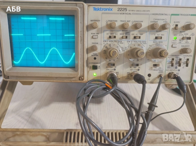 Продава се двуканален запазен осцилоскоп TEKTRONIX 2225 2x50MHz
