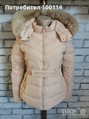 Дамско яке  Цвят светло бежово с откачваща качулка с пух.