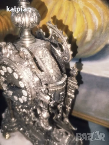 Стар каминен часовник. Бял бронз с готически орнаменти и мраморна основа. 60 те години на миналият в, снимка 9 - Антикварни и старинни предмети - 51286024