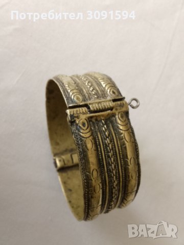 Възрожденска сачанова гривна