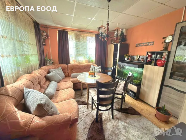 Продава етаж от къща в кв.Пинета
