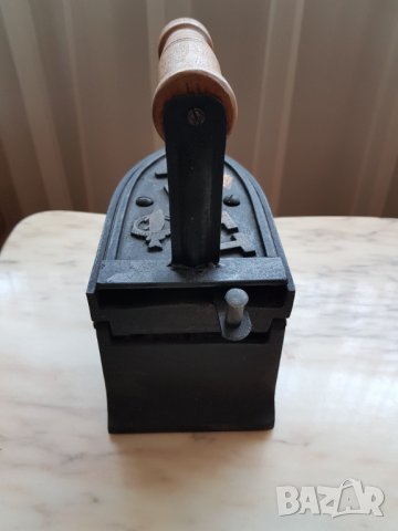 Рядък модел ютия на жар, снимка 9 - Антикварни и старинни предмети - 35977273