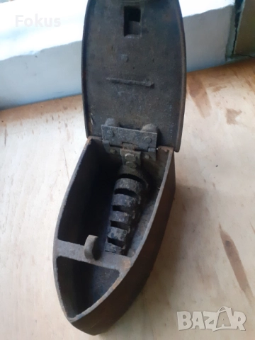 Стара английска ютия с комин, снимка 6 - Антикварни и старинни предмети - 52280953