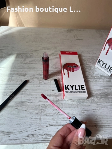 Нови матови комплекти червило + молив на марката KYLIE цветовете са червен , телесен и тъмно лилав ❤, снимка 8 - Декоративна козметика - 52119877